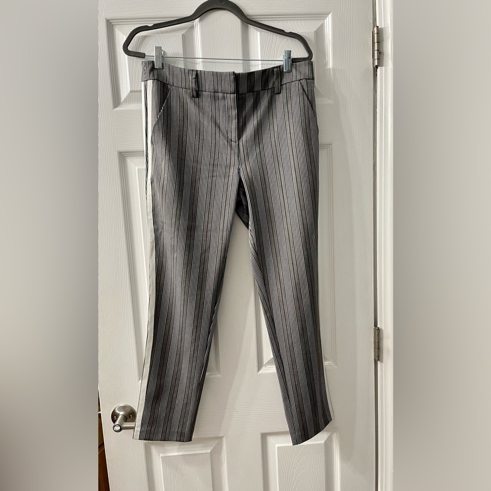 NY&CO Gabrielle Striped Pant size 10